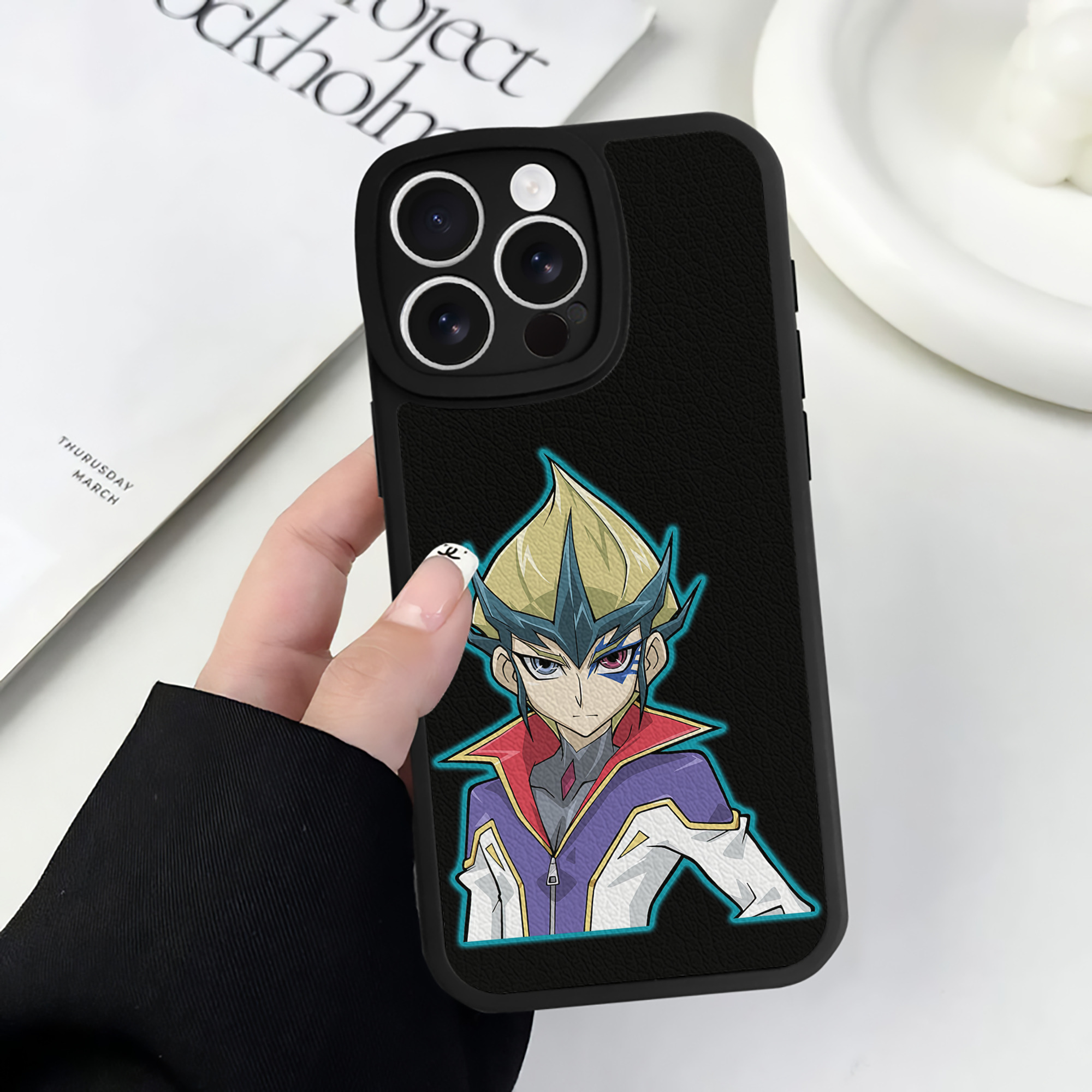 遊☆戯☆王 Yu-Gi-Oh! 【iPhone 16シリーズ対応】シリコンスマホケース（レザー調） 材質：シリコン